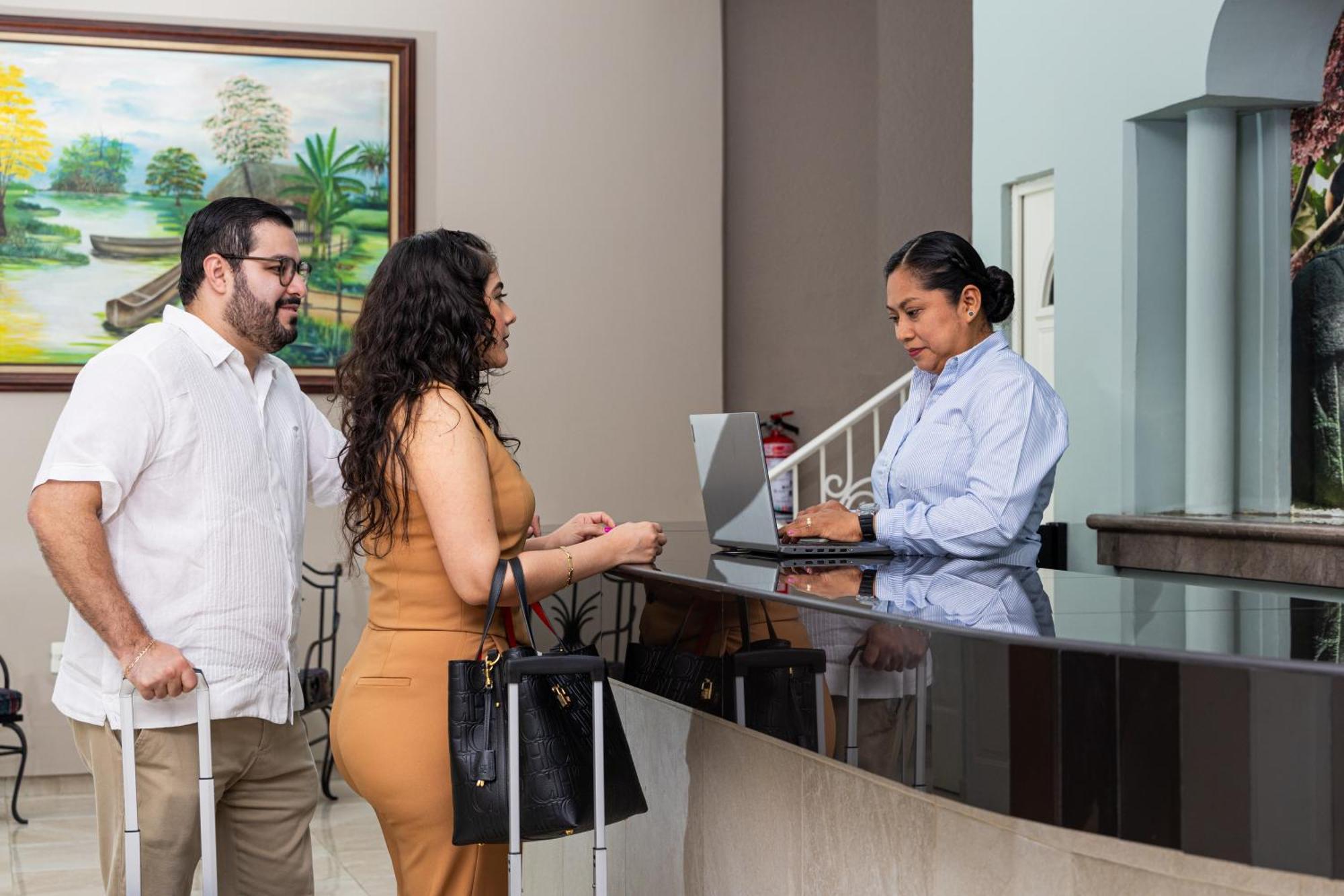 Hotel San Juan Centro Вильяэрмоса Экстерьер фото